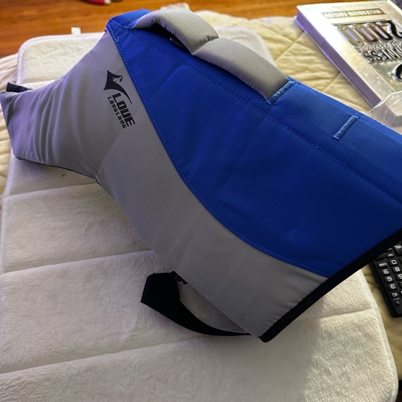 SALE!! ⚡️host pick⚡️Water safety vest for medium dogs - Picture 3 of 8